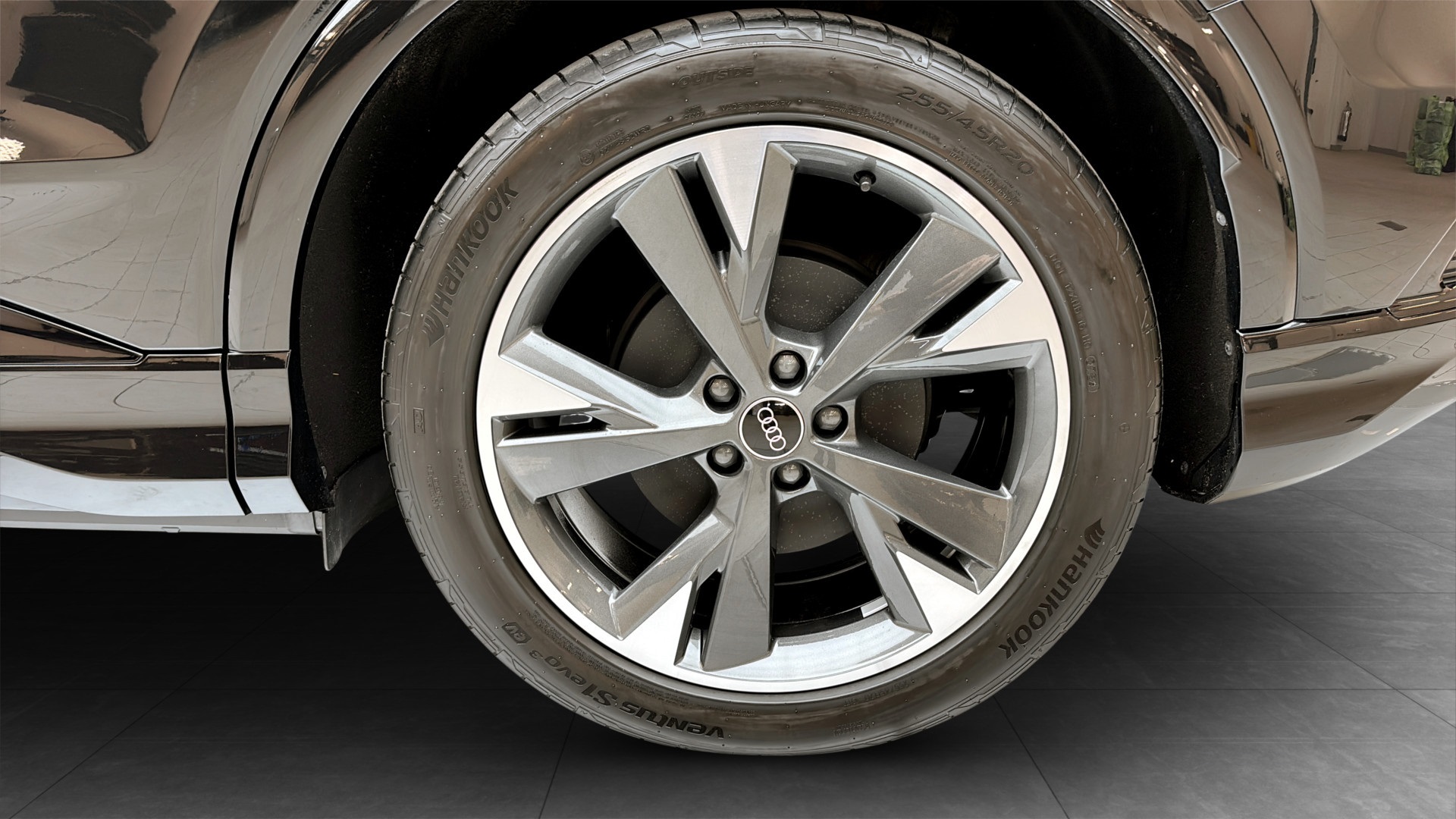 Audi Q4 e-tron JSJ99U