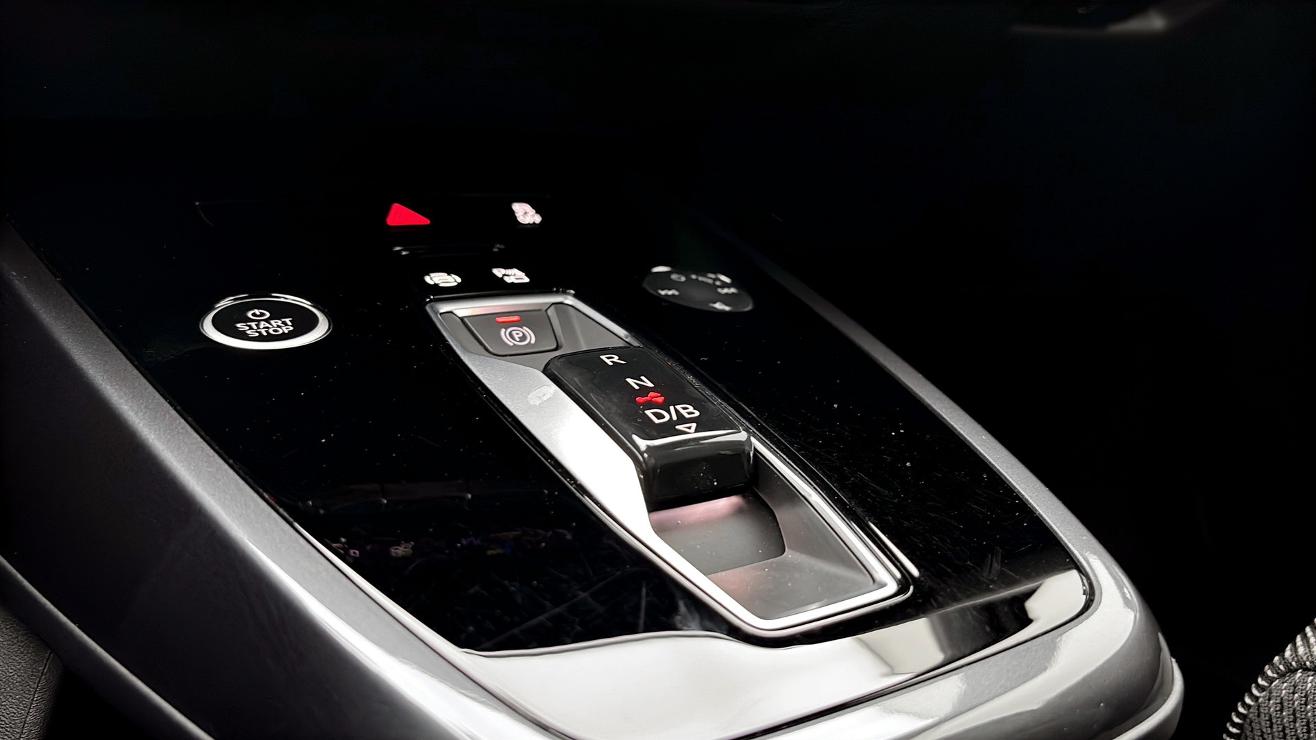 Audi Q4 e-tron JSJ99U