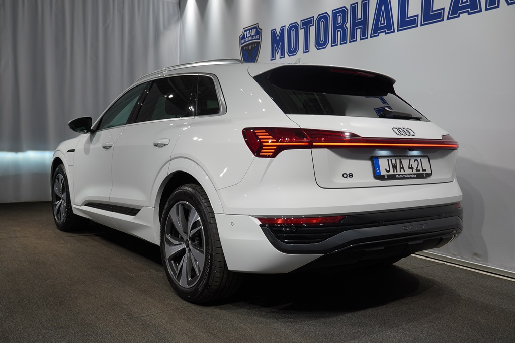 Audi Q8 JWA42L