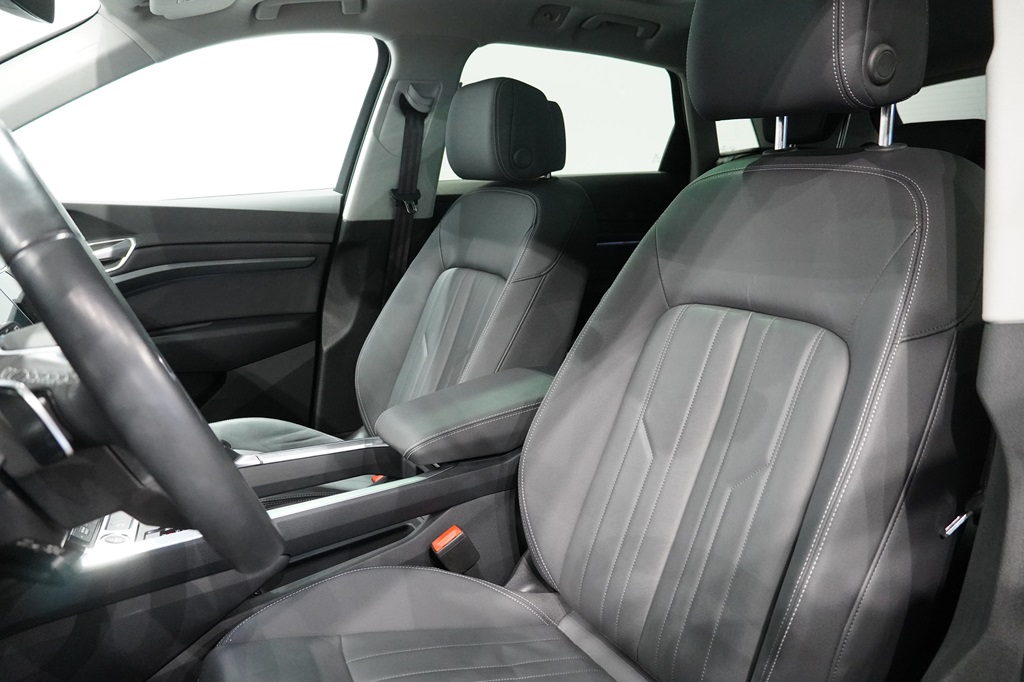 Audi Q8 JWA42L