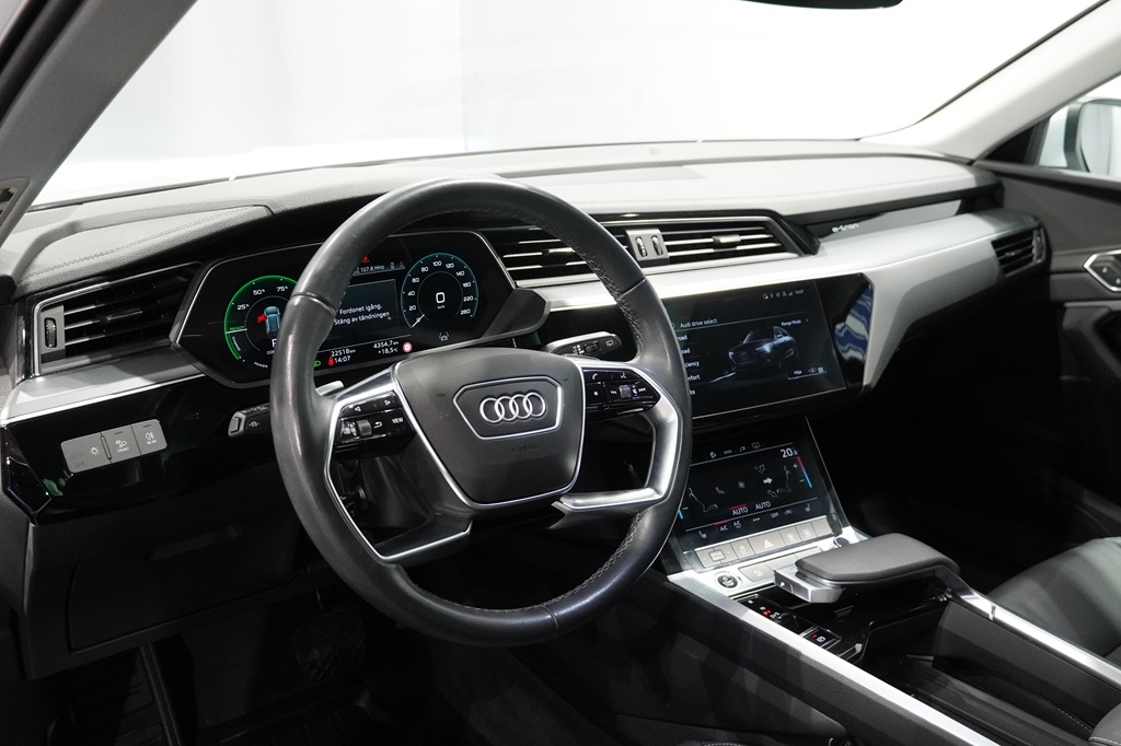 Audi Q8 JWA42L