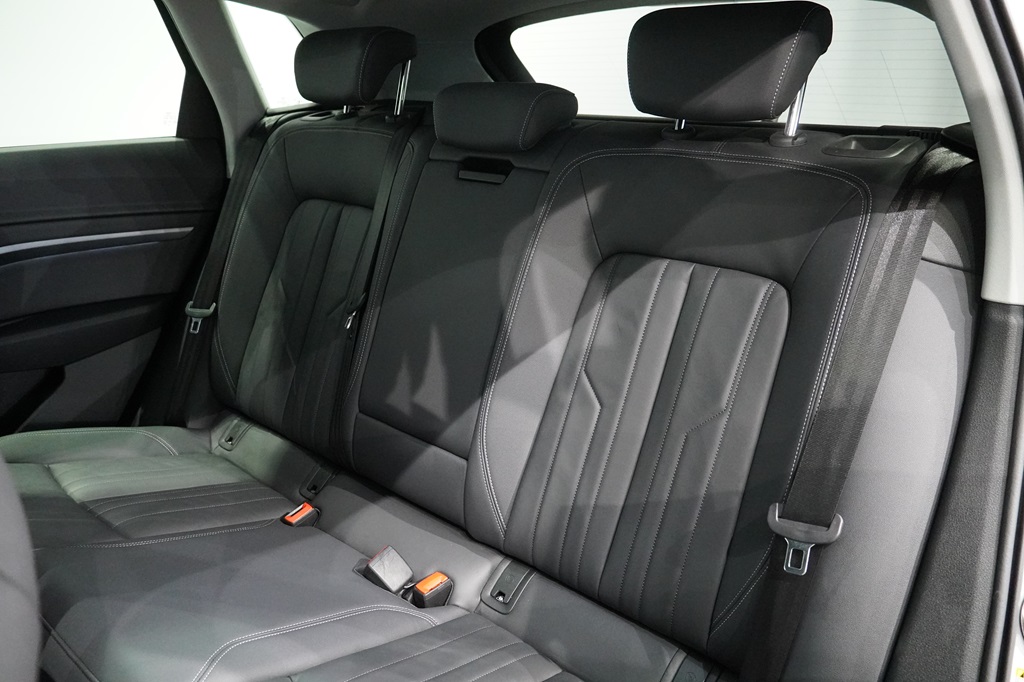 Audi Q8 JWA42L