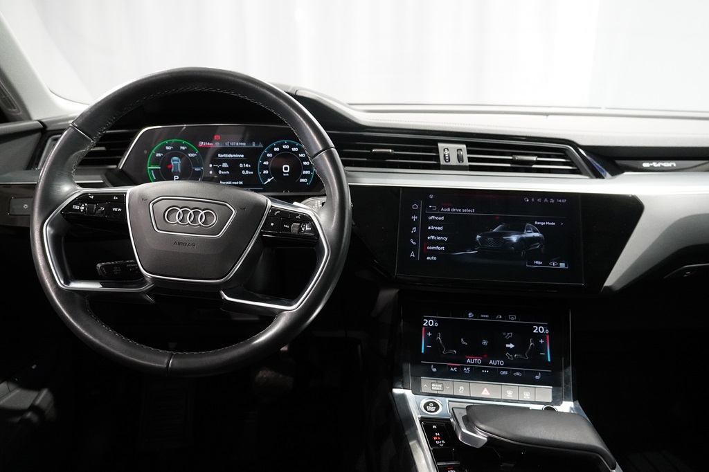 Audi Q8 JWA42L