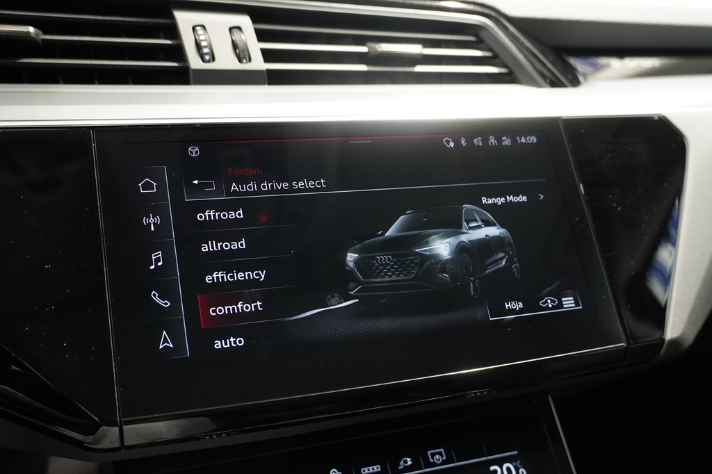 Audi Q8 JWA42L