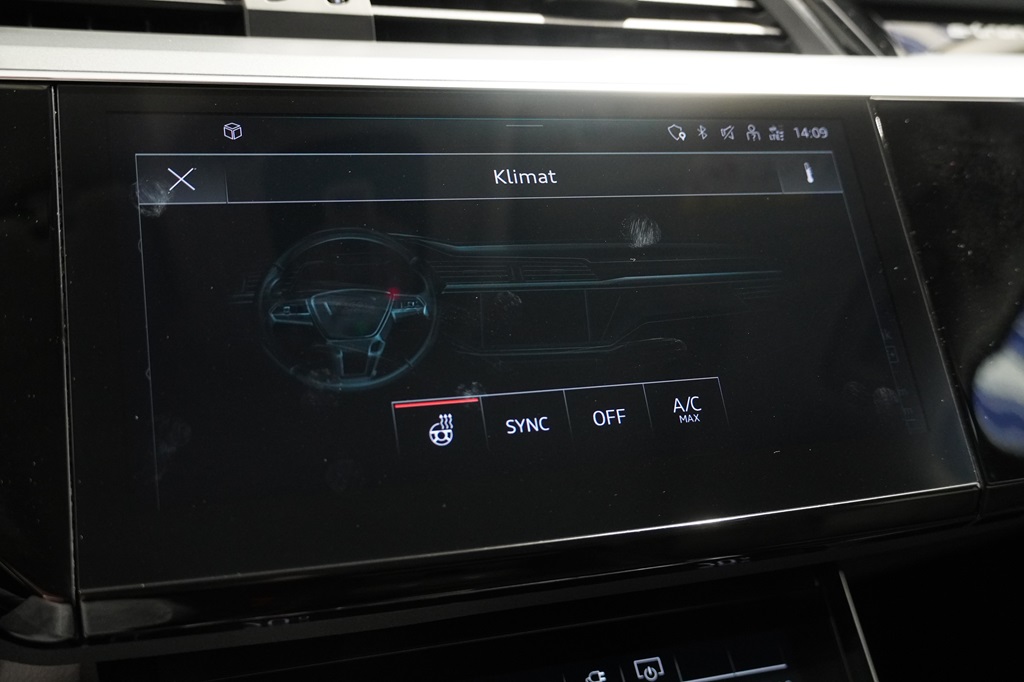Audi Q8 JWA42L