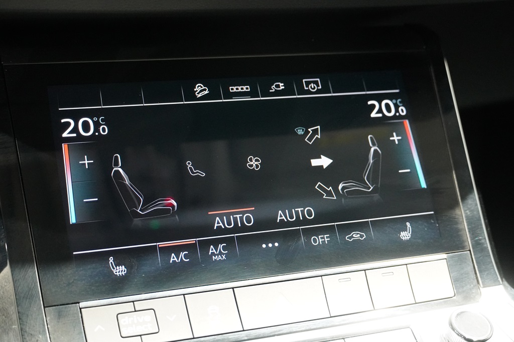 Audi Q8 JWA42L