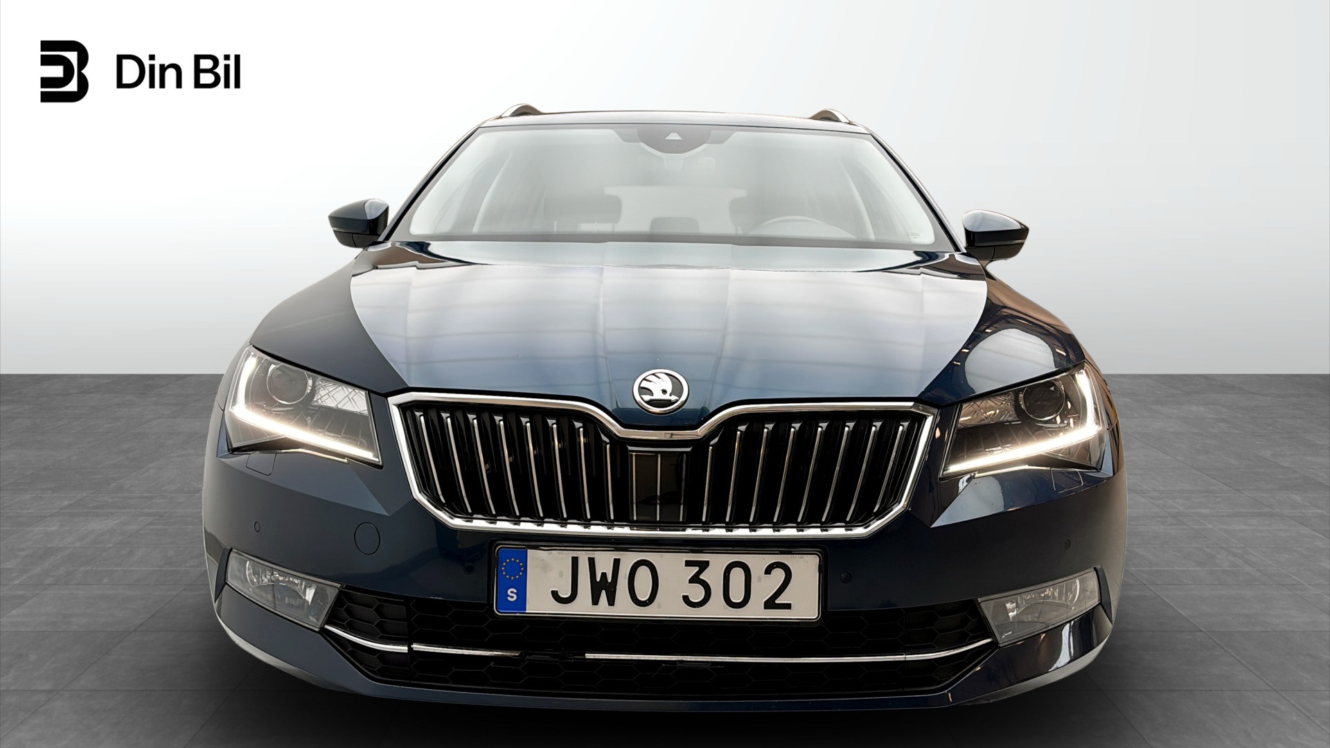Skoda Superb Combi JWO302