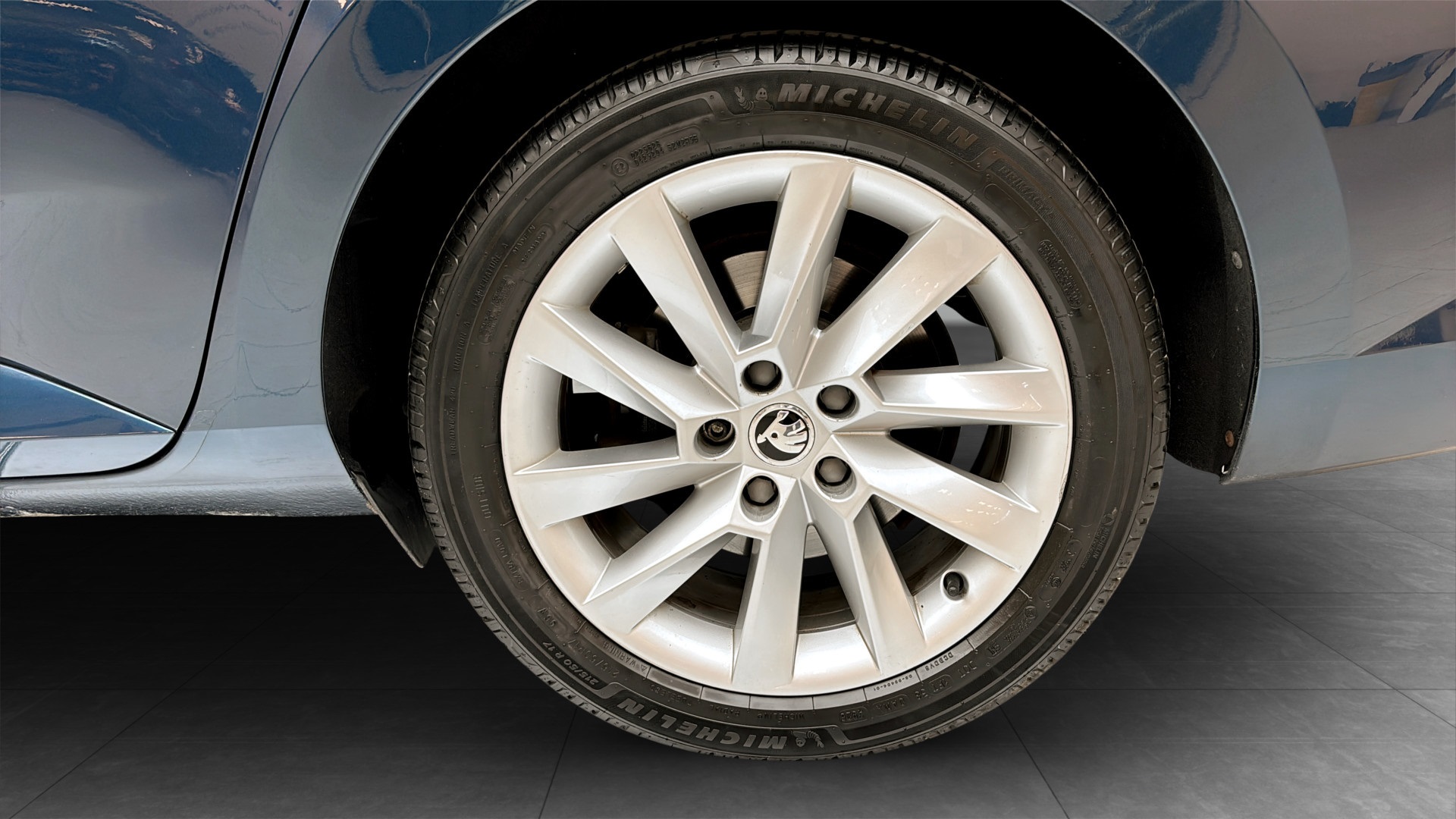 Skoda Superb Combi JWO302