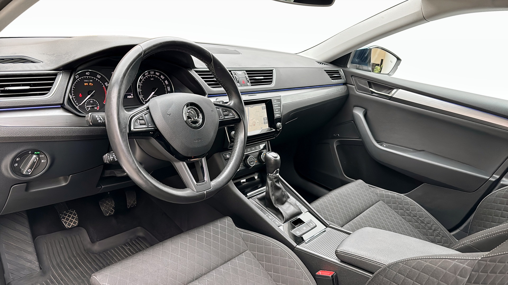 Skoda Superb Combi JWO302