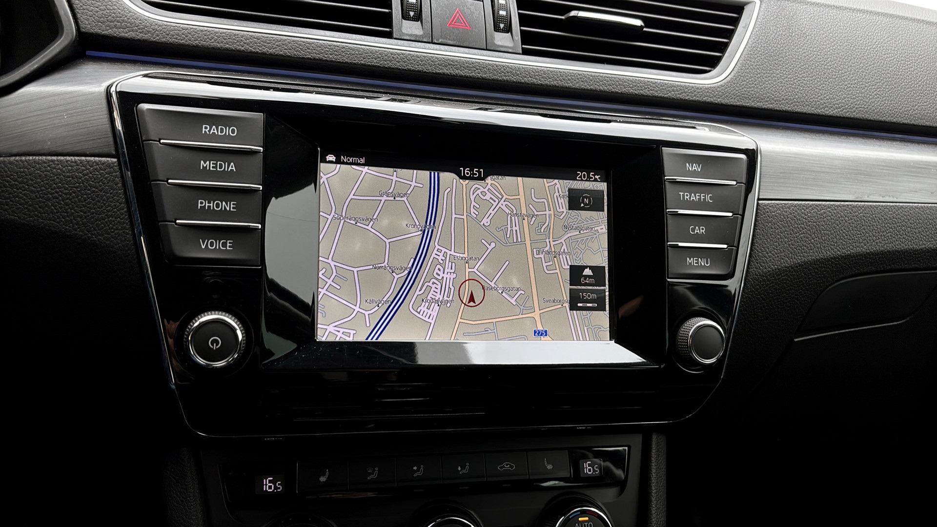 Skoda Superb Combi JWO302