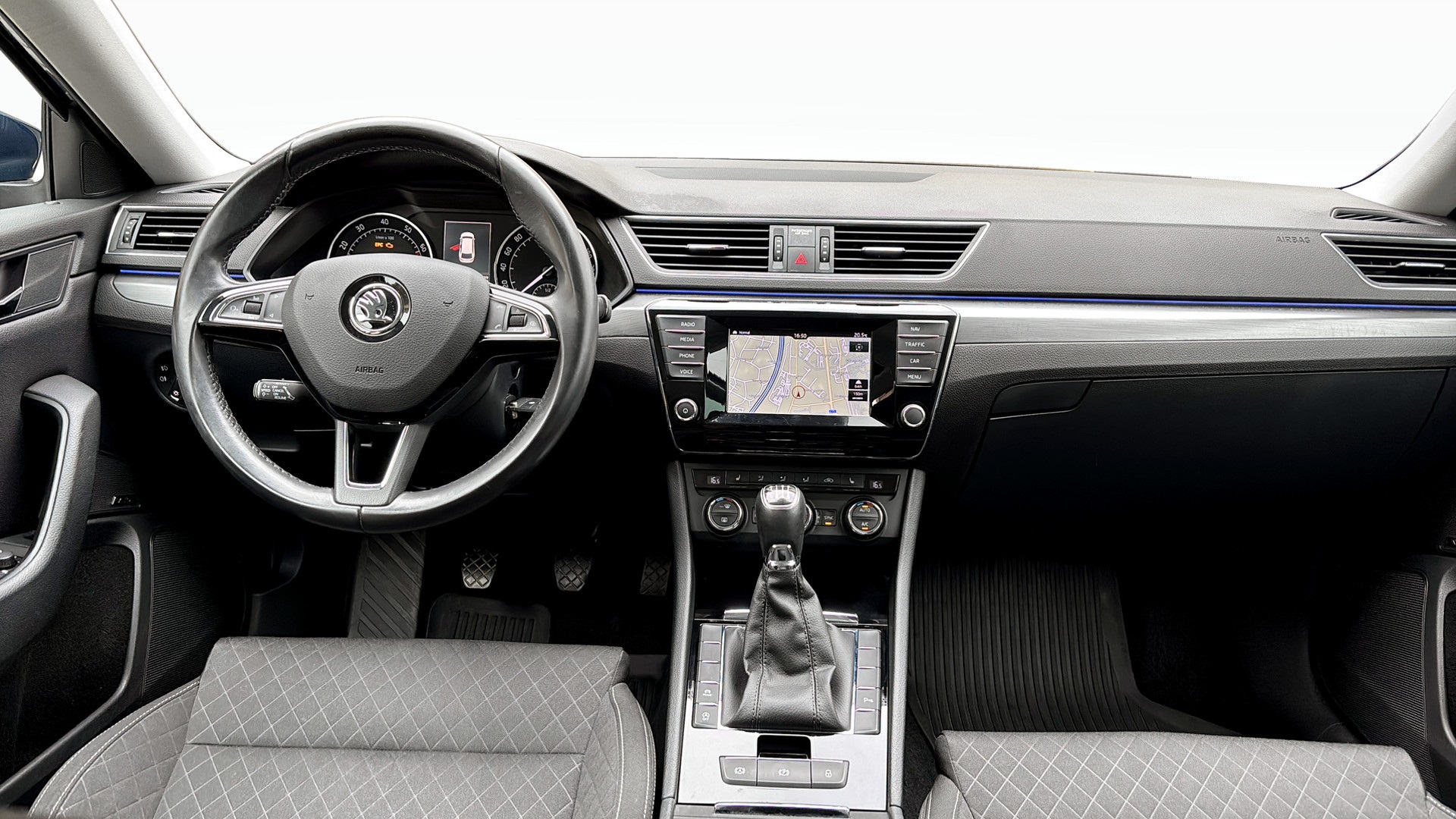 Skoda Superb Combi JWO302