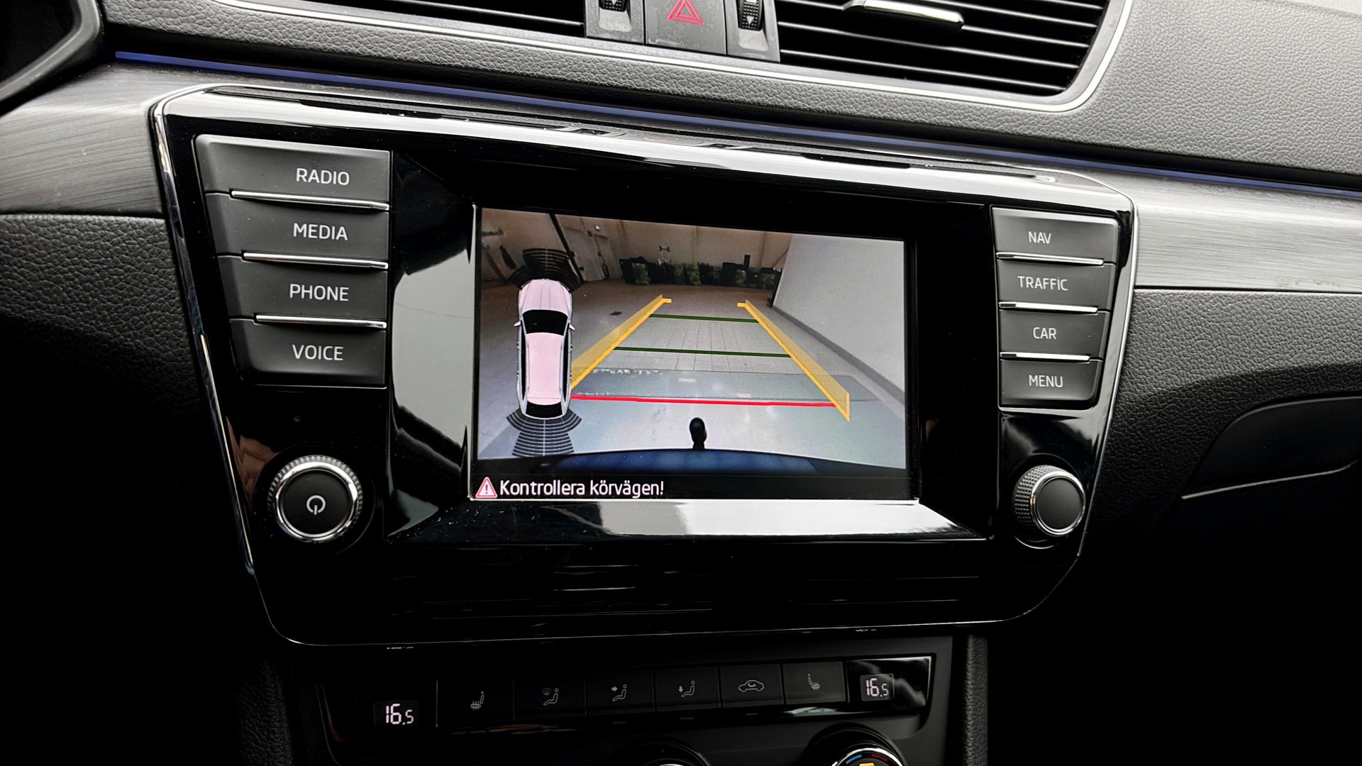 Skoda Superb Combi JWO302