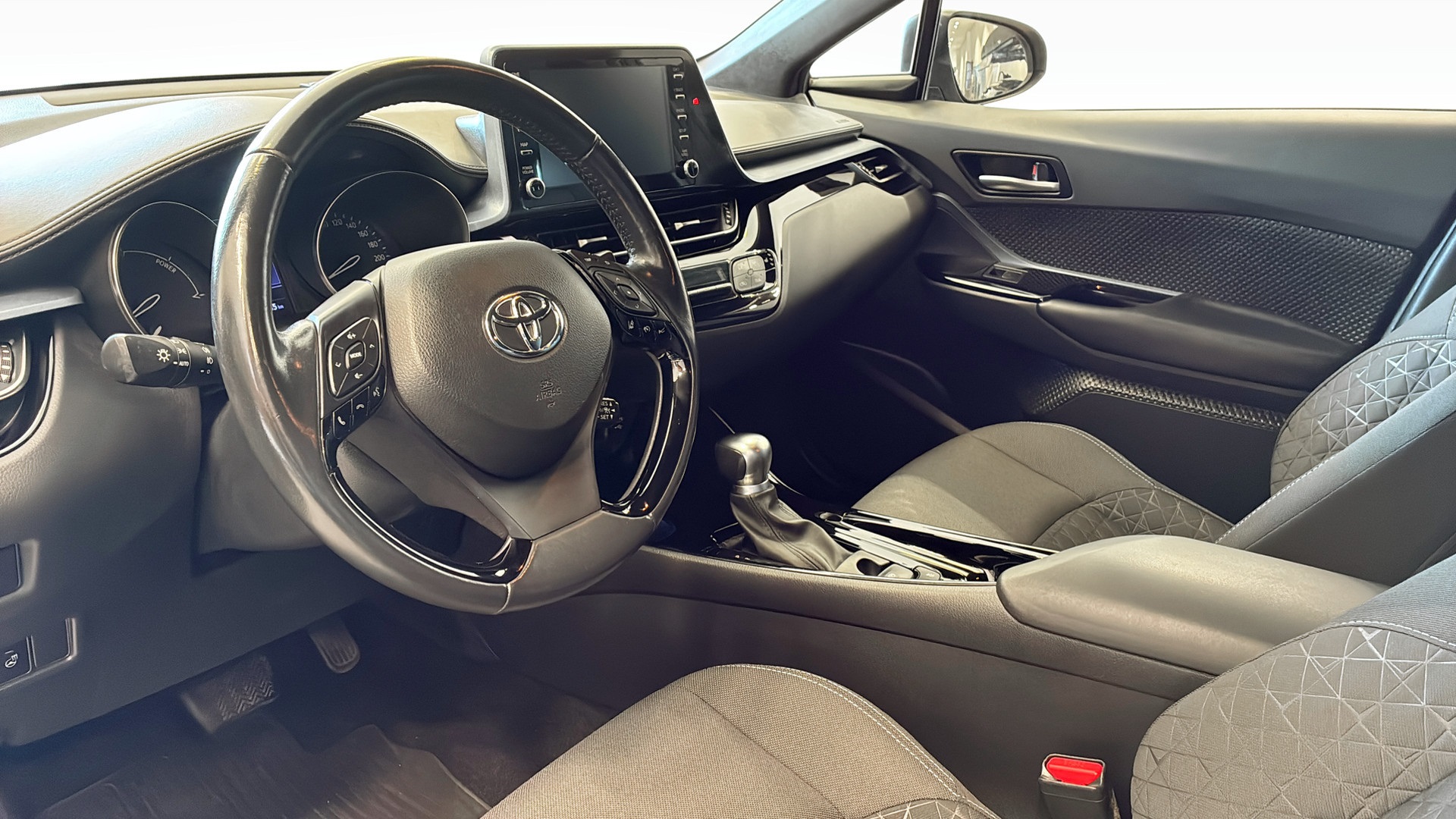 Toyota C-HR JXB08R
