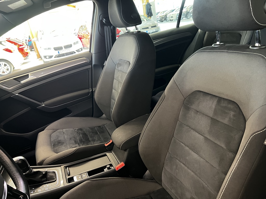 Volkswagen Golf JXK400
