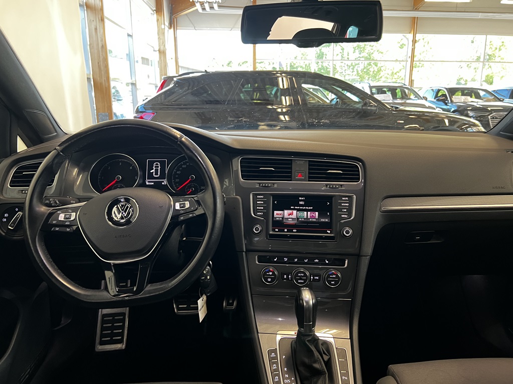 Volkswagen Golf JXK400
