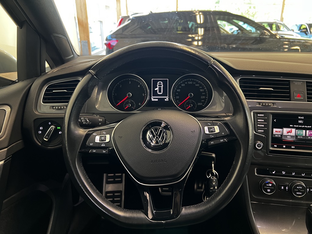 Volkswagen Golf JXK400