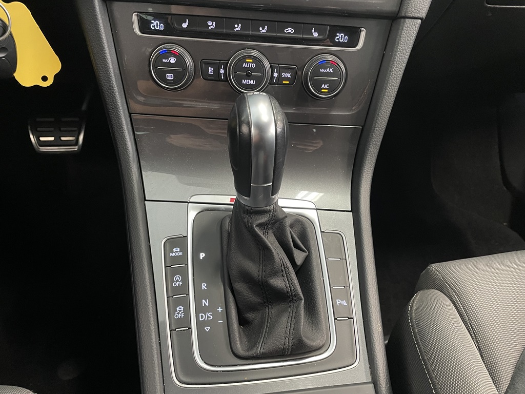 Volkswagen Golf JXK400