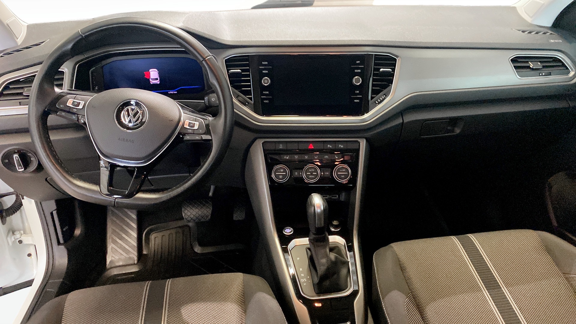 Volkswagen T-Roc JXM70Y