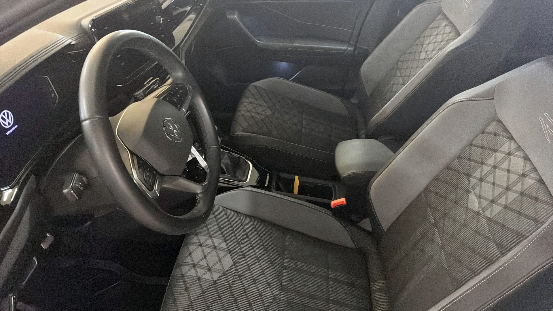 Volkswagen T-Roc JYF52W