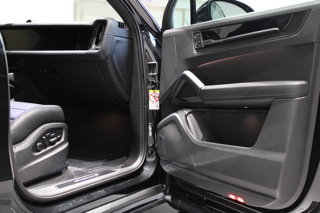 Porsche Cayenne JYX42L