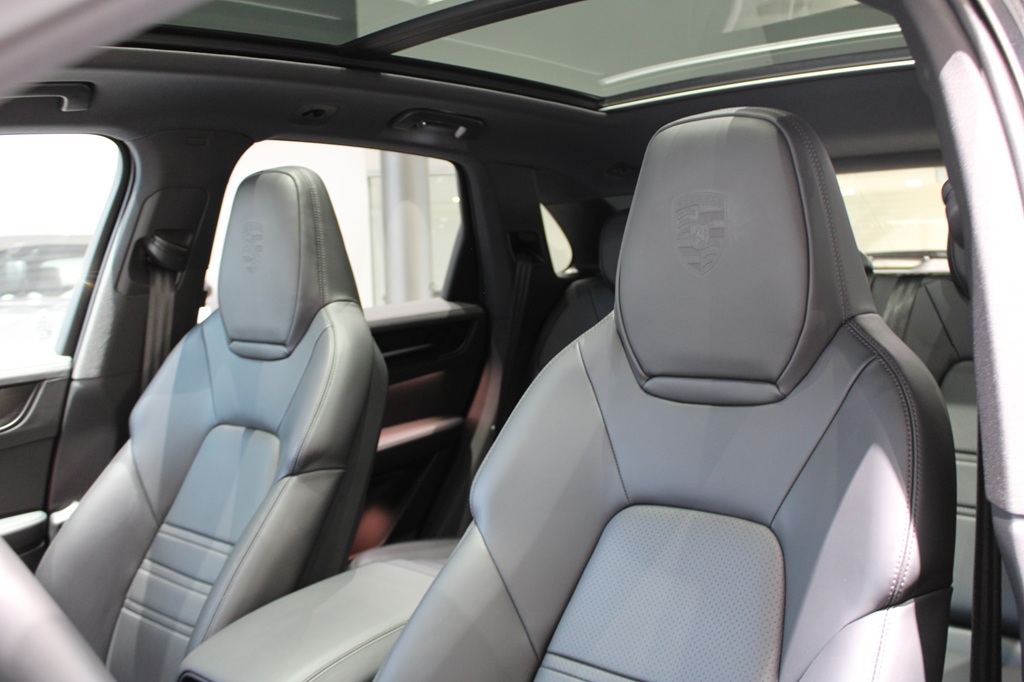 Porsche Cayenne JYX42L