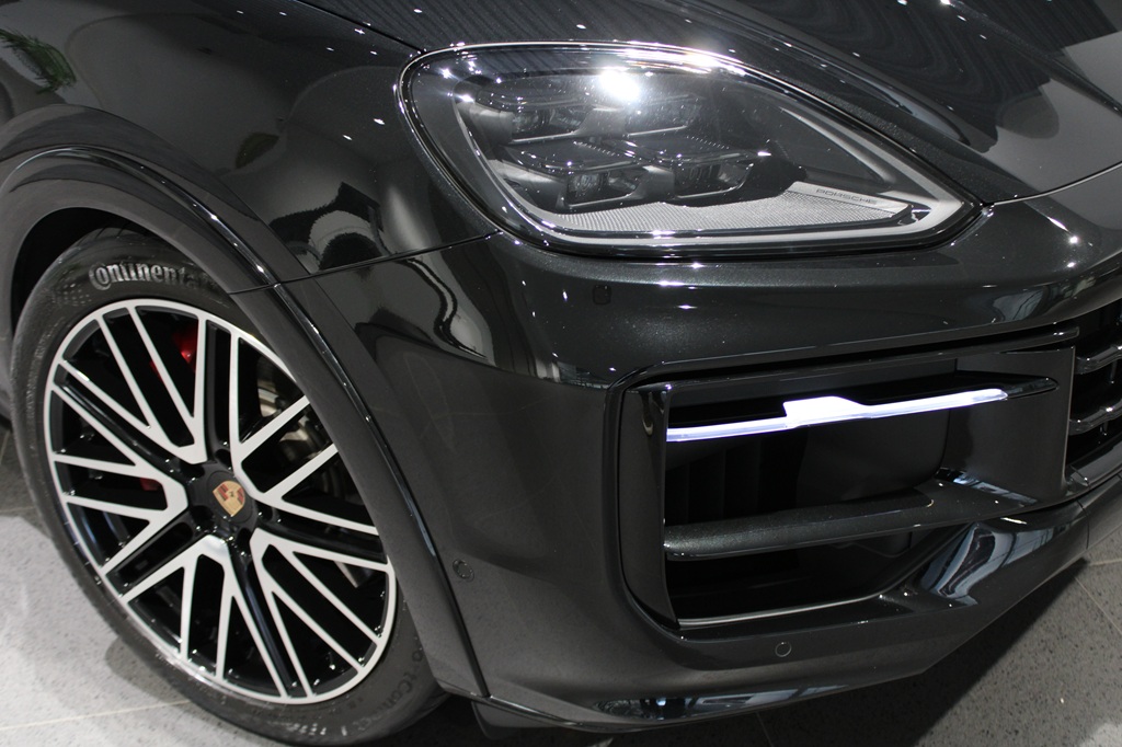 Porsche Cayenne JYX42L
