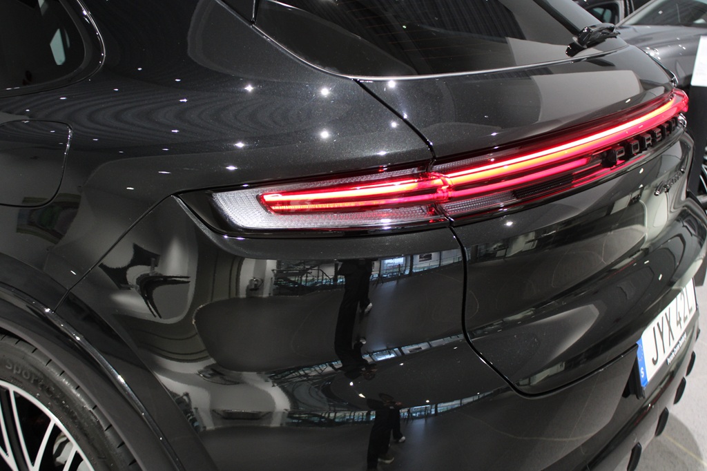 Porsche Cayenne JYX42L