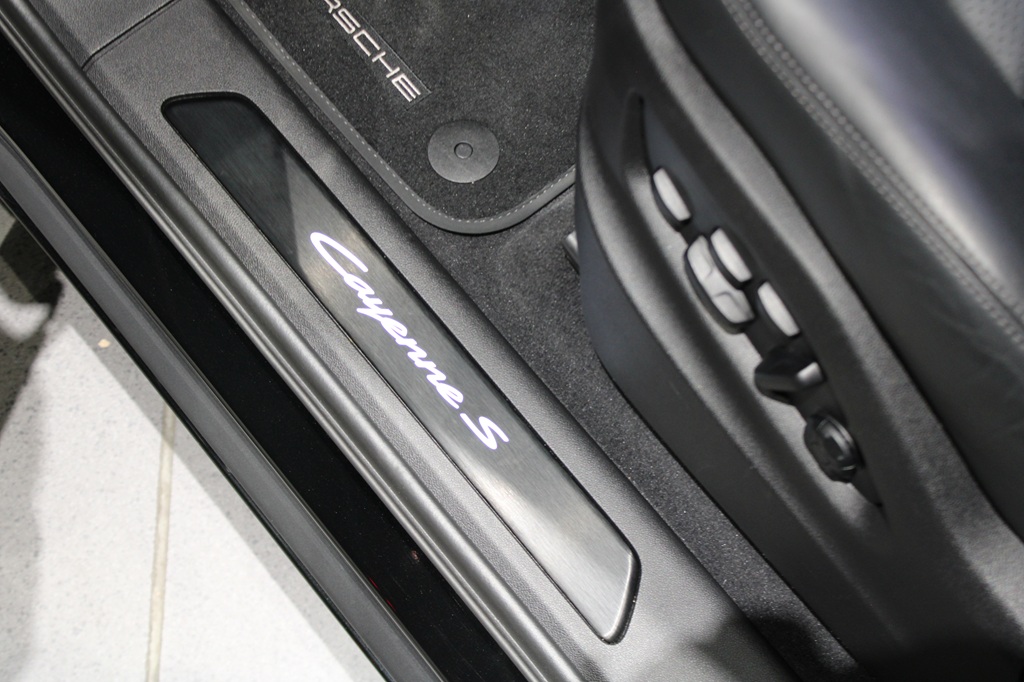 Porsche Cayenne JYX42L