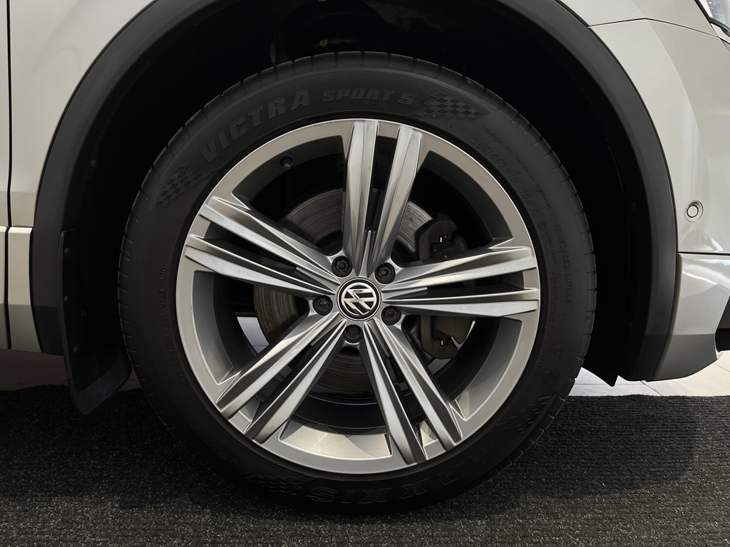 Volkswagen Tiguan JZF932
