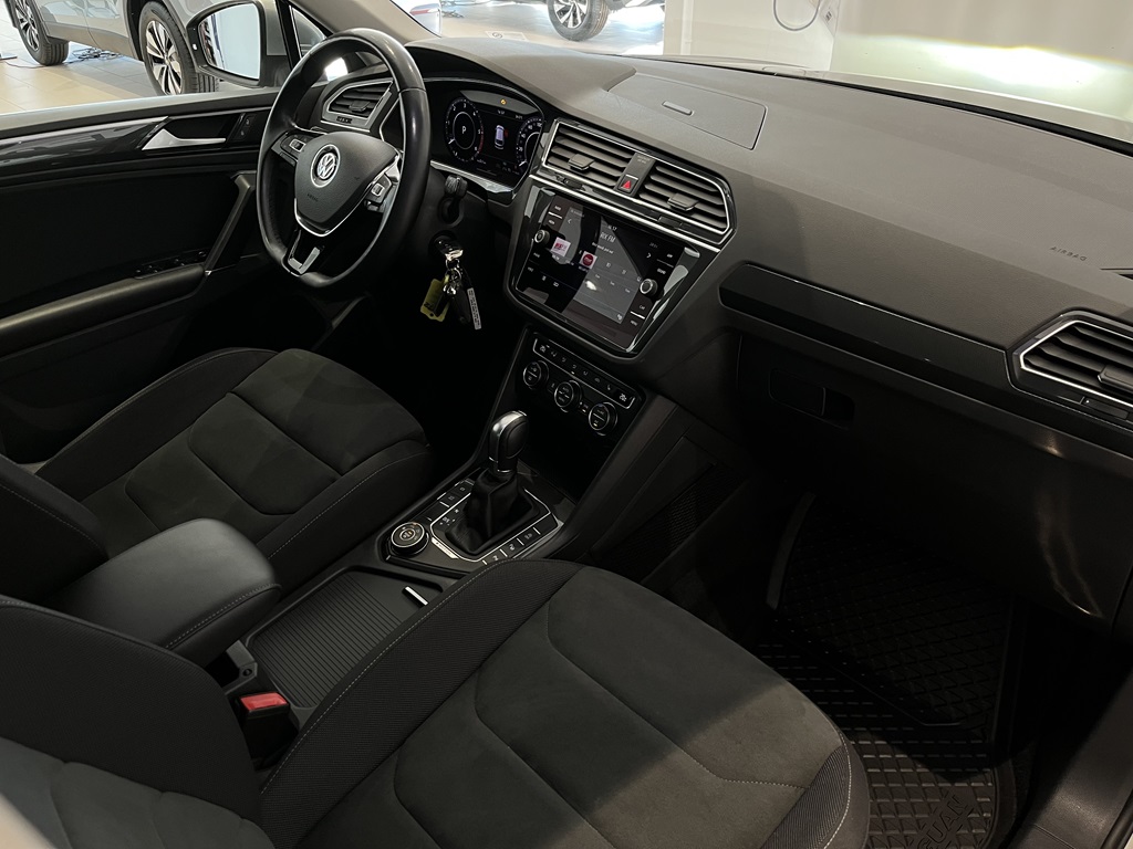 Volkswagen Tiguan JZF932