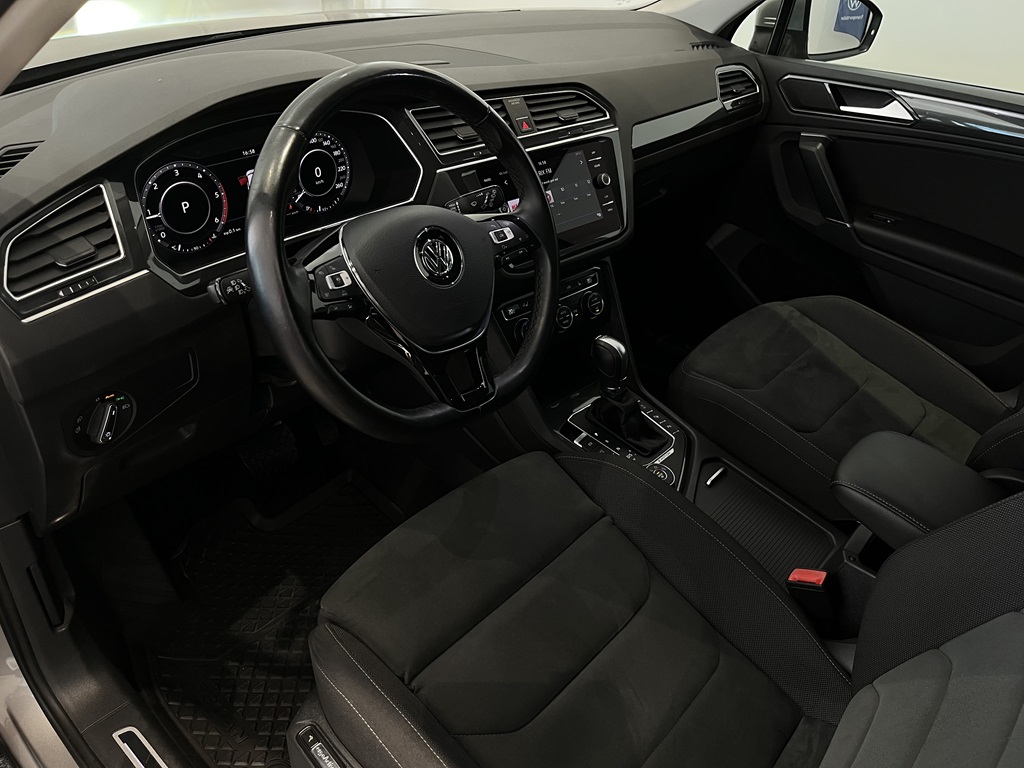 Volkswagen Tiguan JZF932