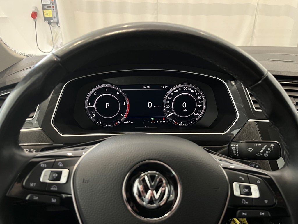 Volkswagen Tiguan JZF932