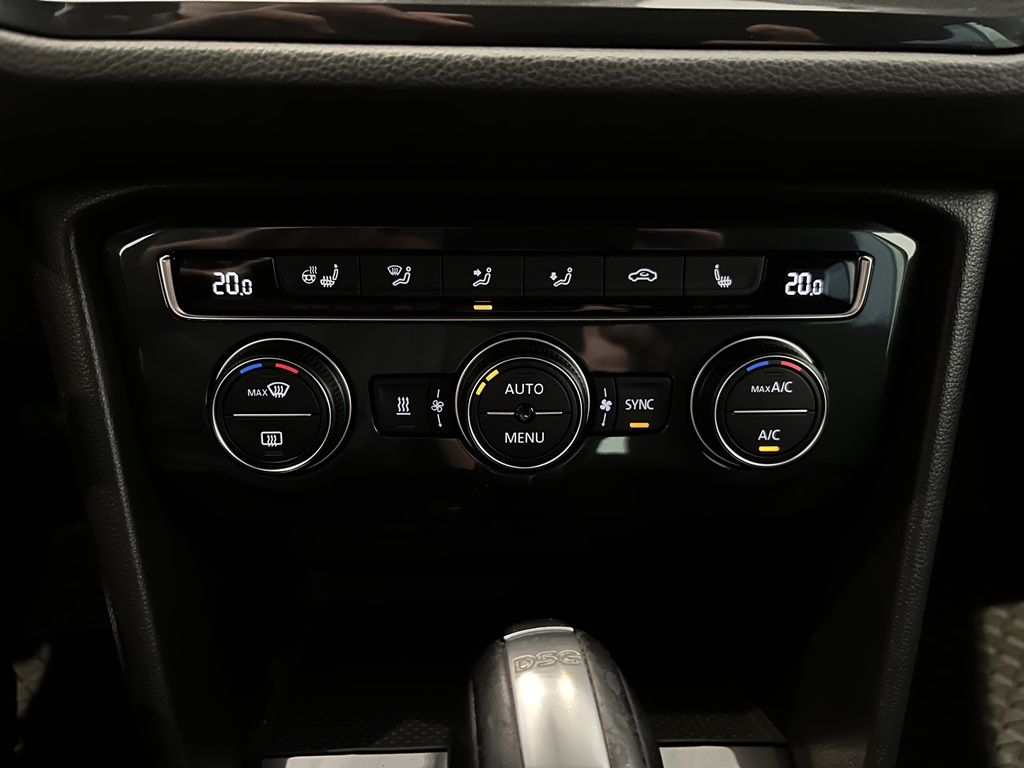 Volkswagen Tiguan JZF932