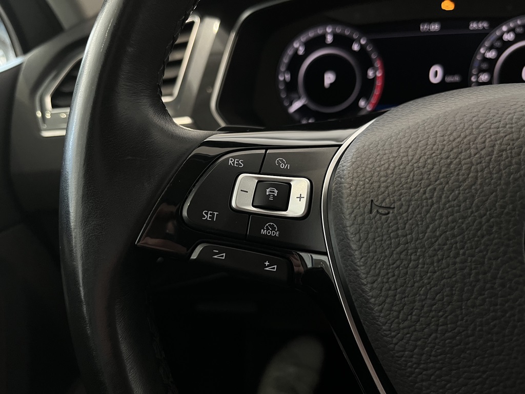 Volkswagen Tiguan JZF932
