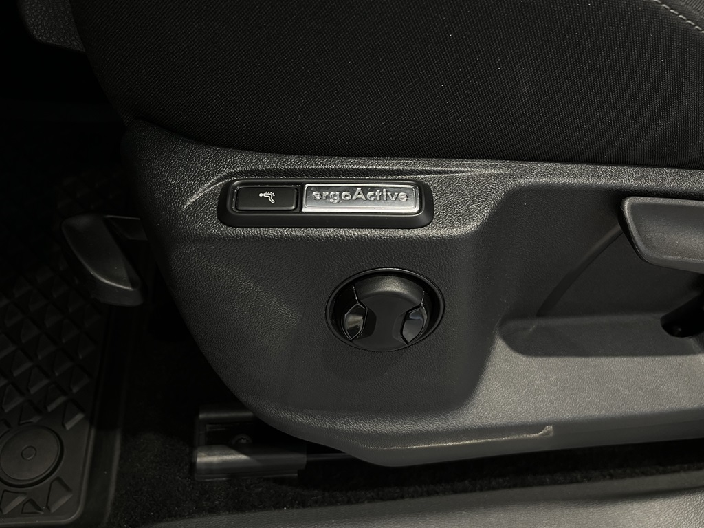 Volkswagen Tiguan JZF932