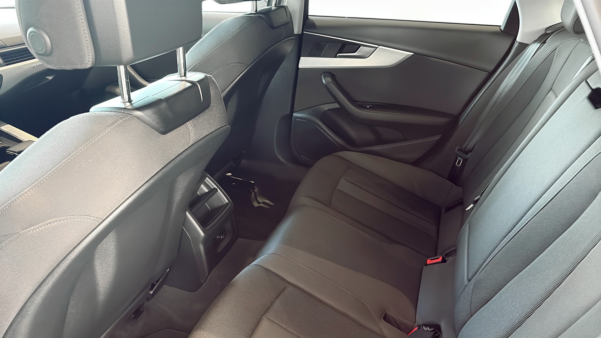 Audi A4 allroad quattro KBJ82H
