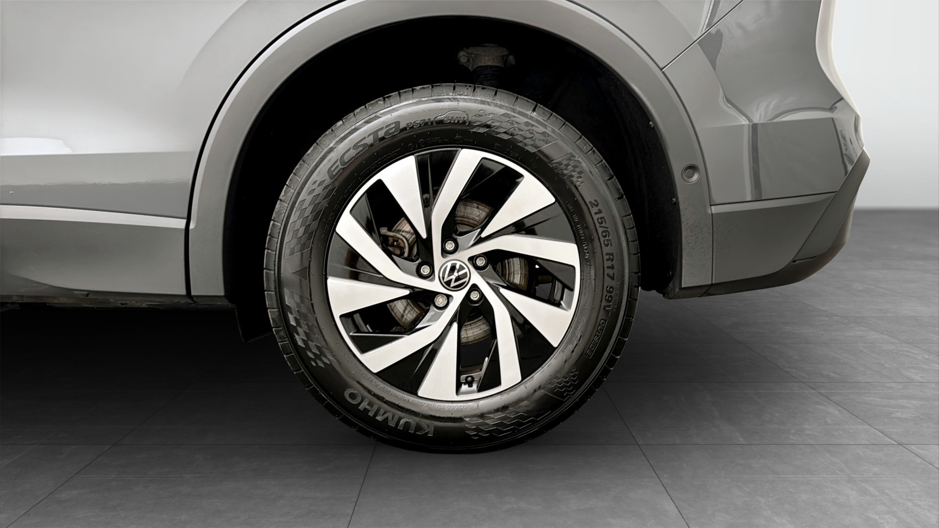Volkswagen Tiguan KCJ06L