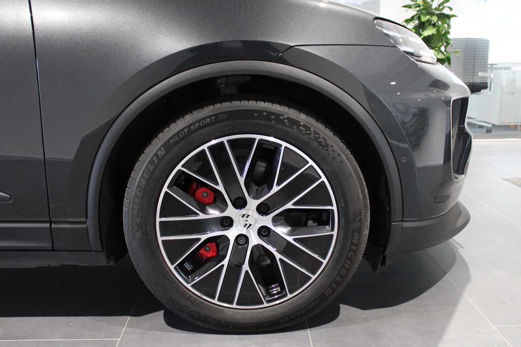 Porsche Macan KDP63A