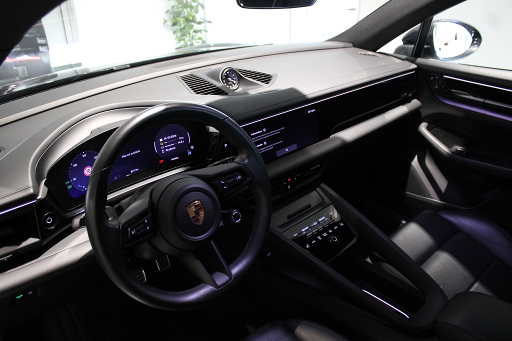Porsche Macan KDP63A