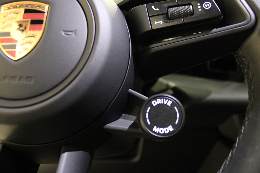 Porsche Macan KDP63A