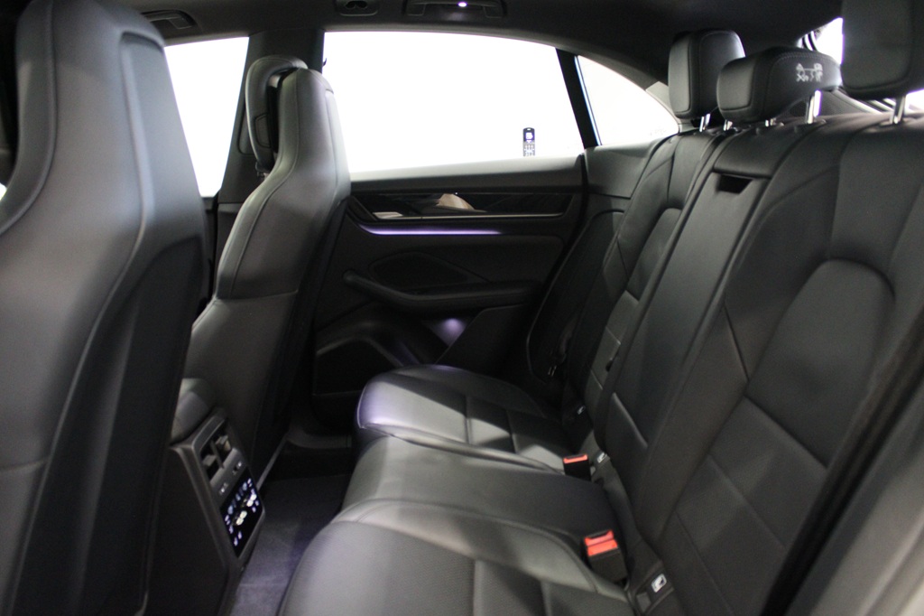 Porsche Macan KDP63A