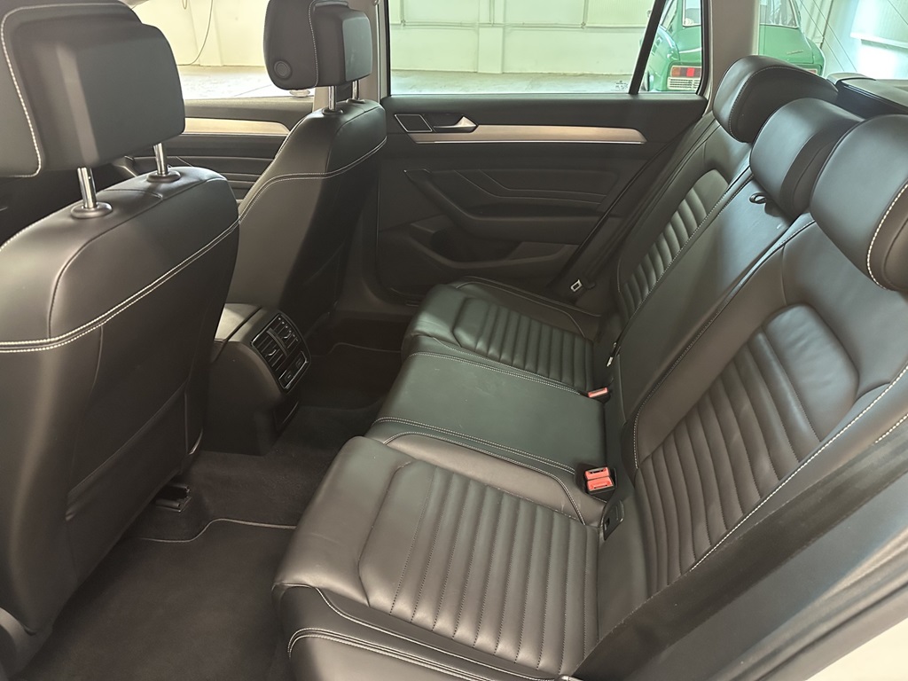 Volkswagen Passat KFG50J