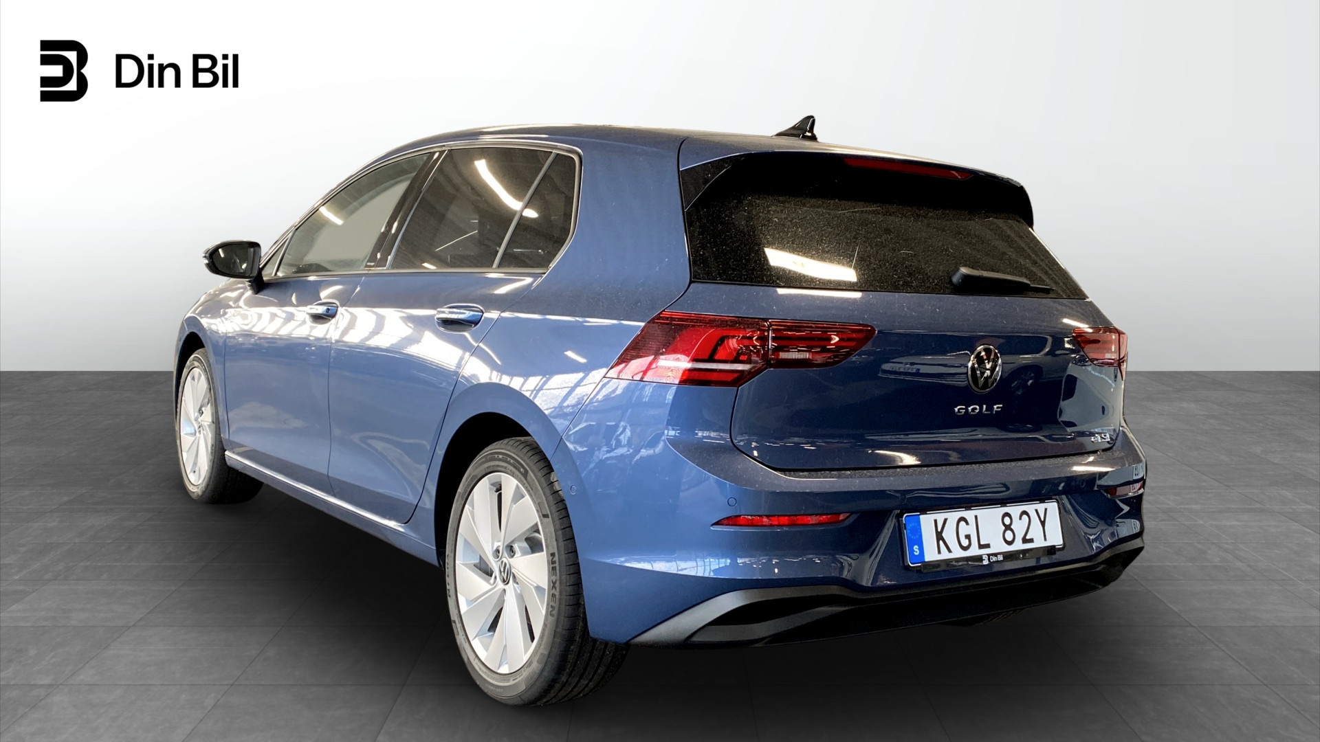 Volkswagen Golf KGL82Y