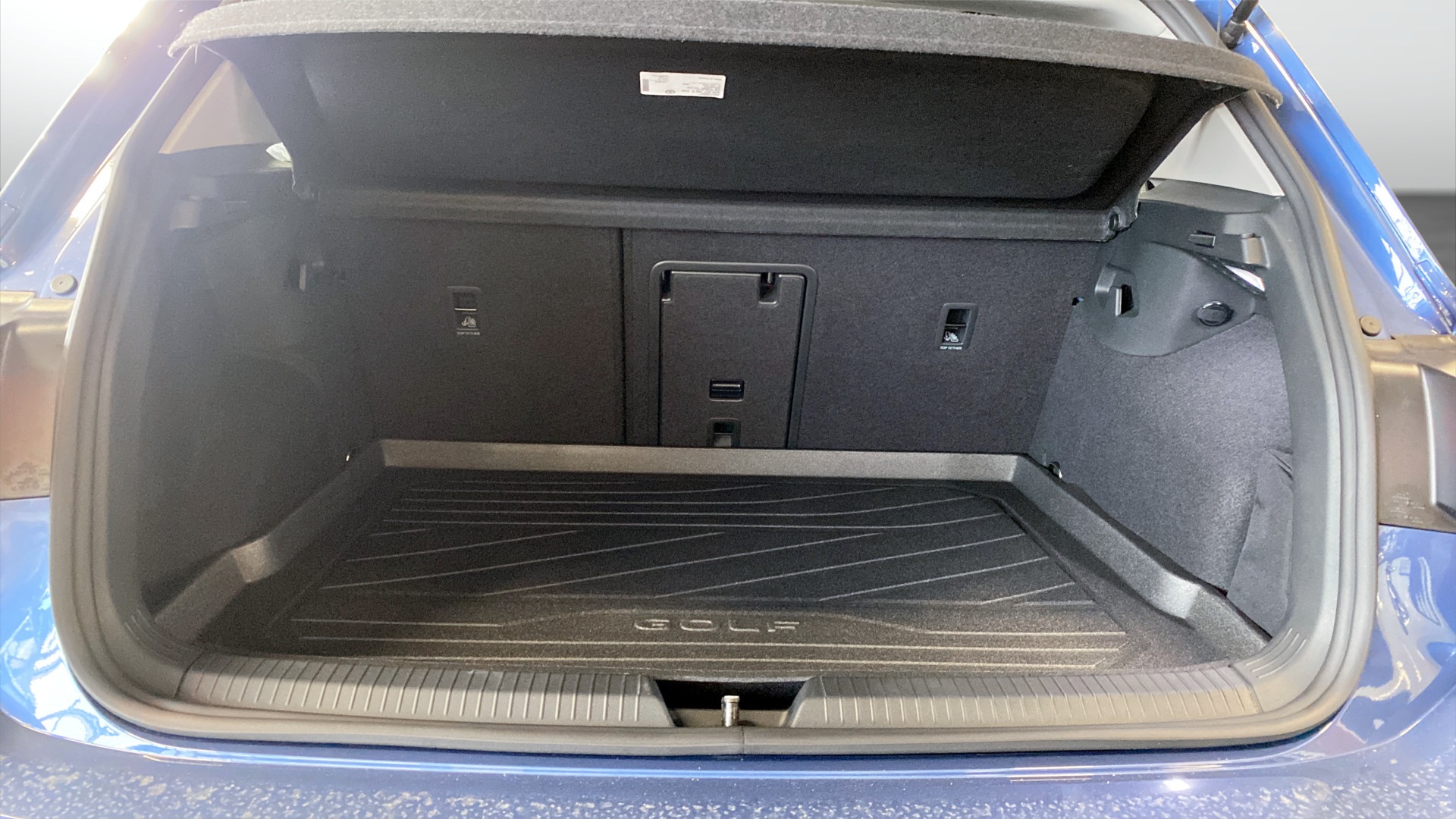 Volkswagen Golf KGL82Y
