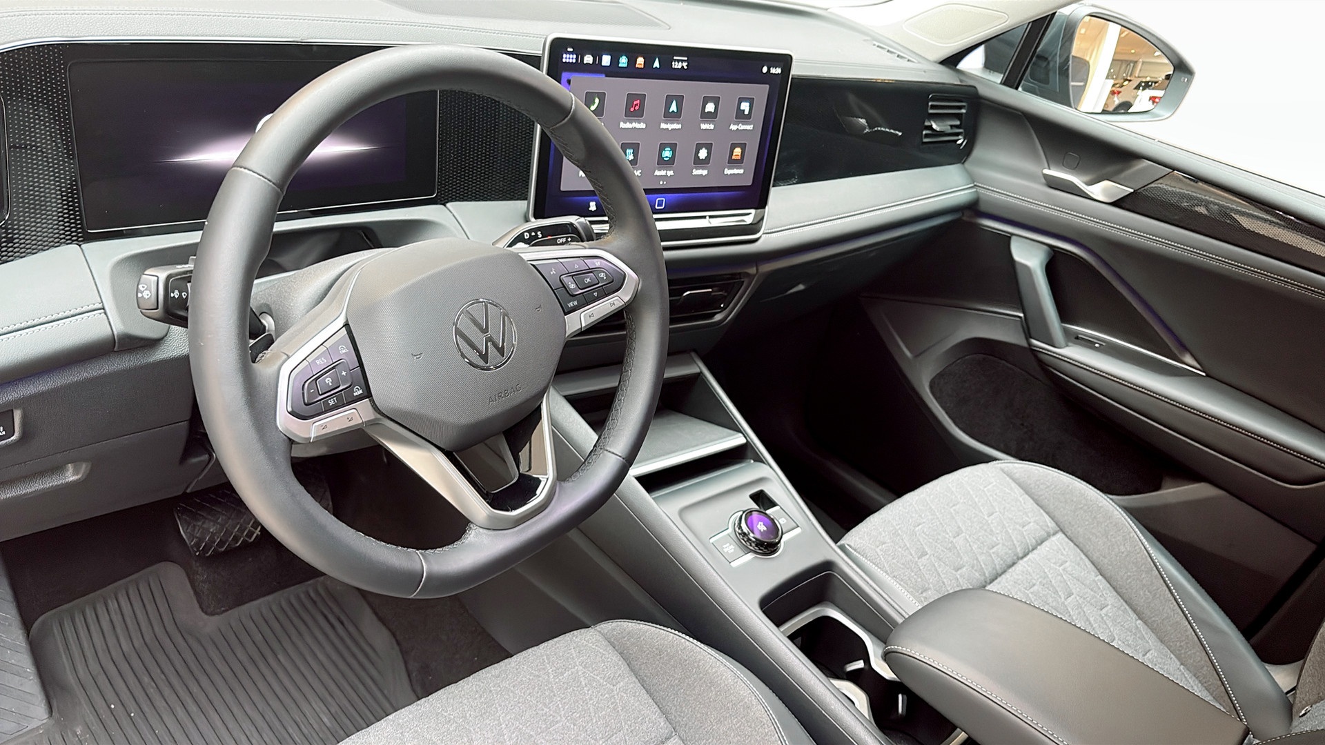 Volkswagen Tiguan KHG12A