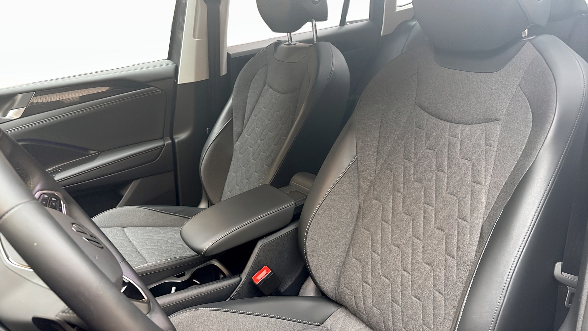 Volkswagen Tiguan KHG12A