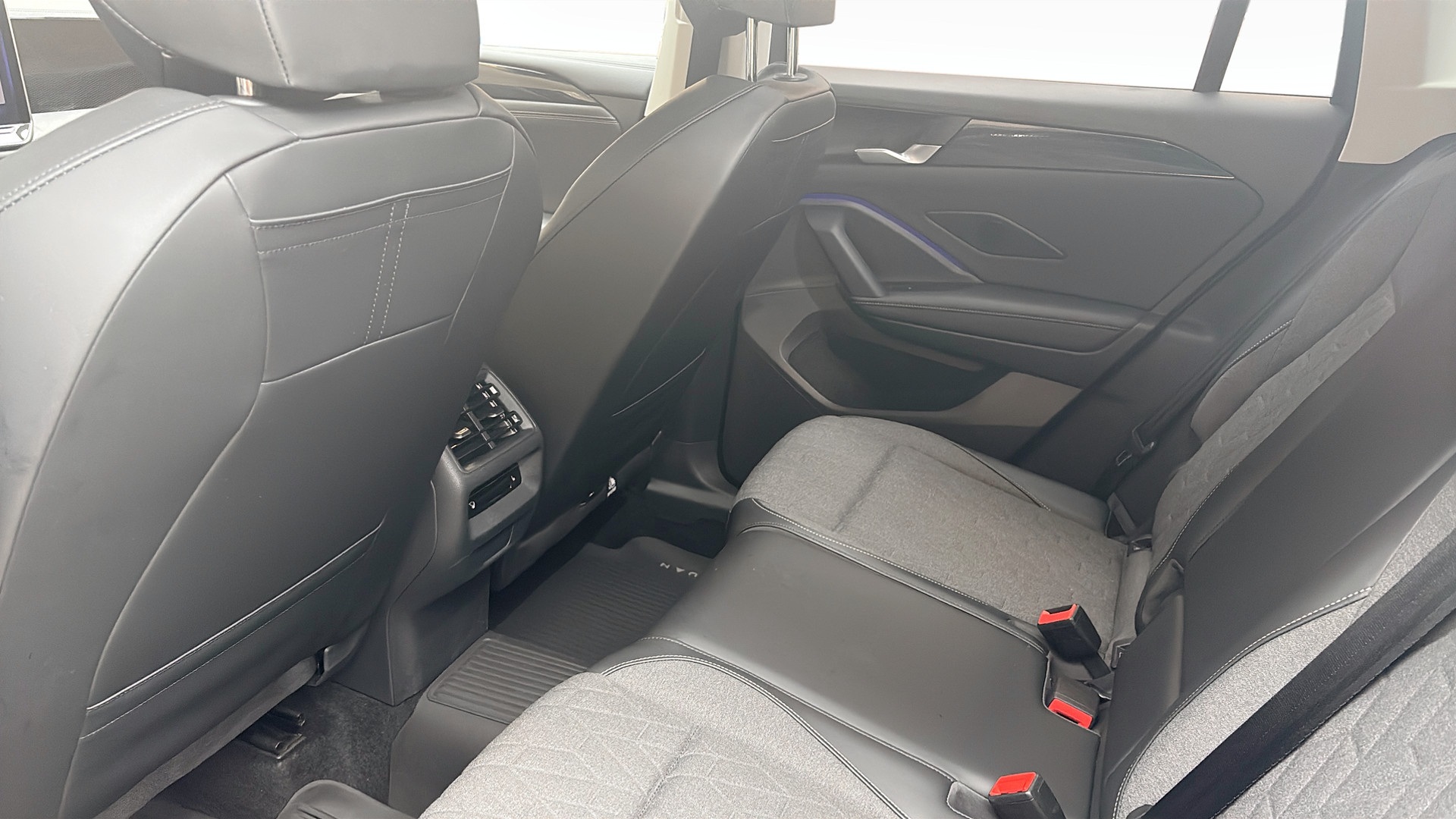 Volkswagen Tiguan KHG12A