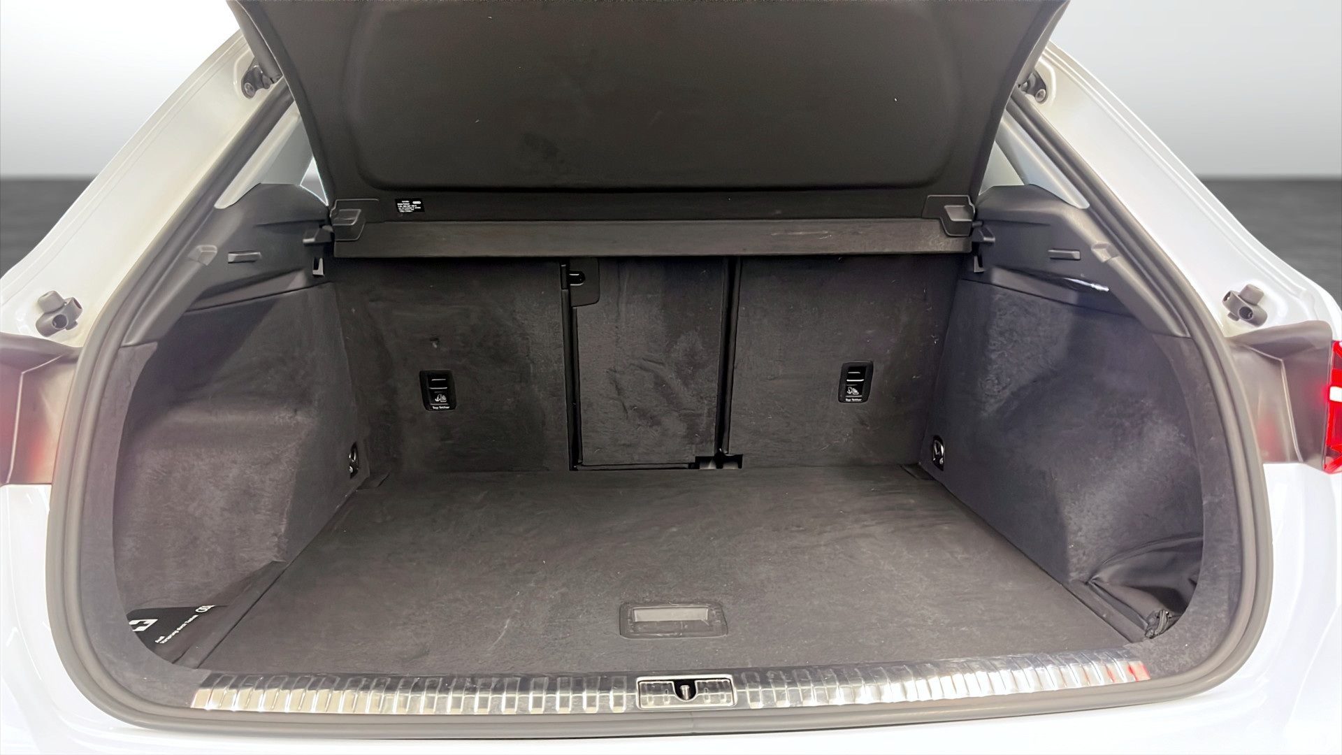 Audi Q3 KHJ80W