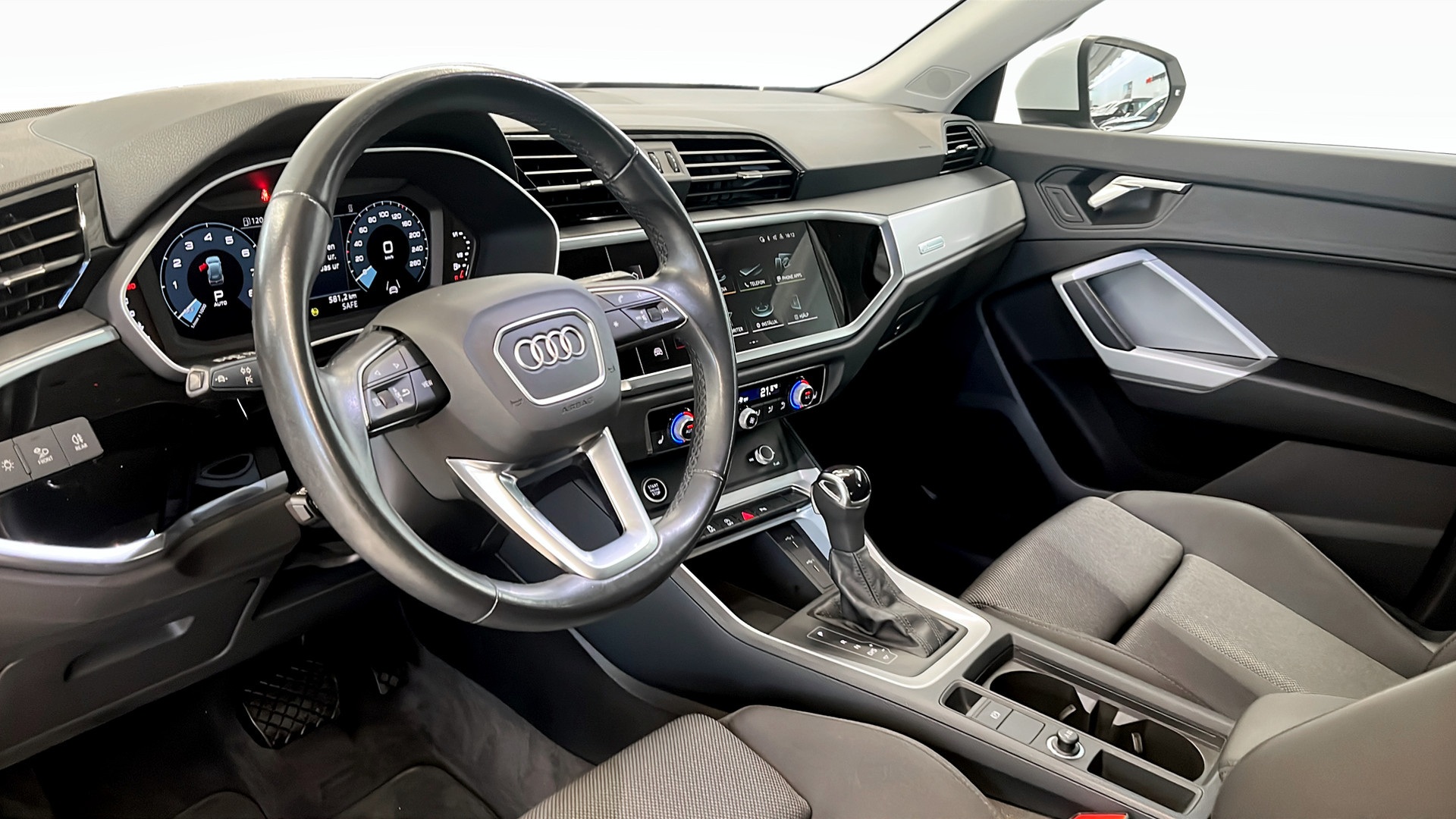 Audi Q3 KHJ80W