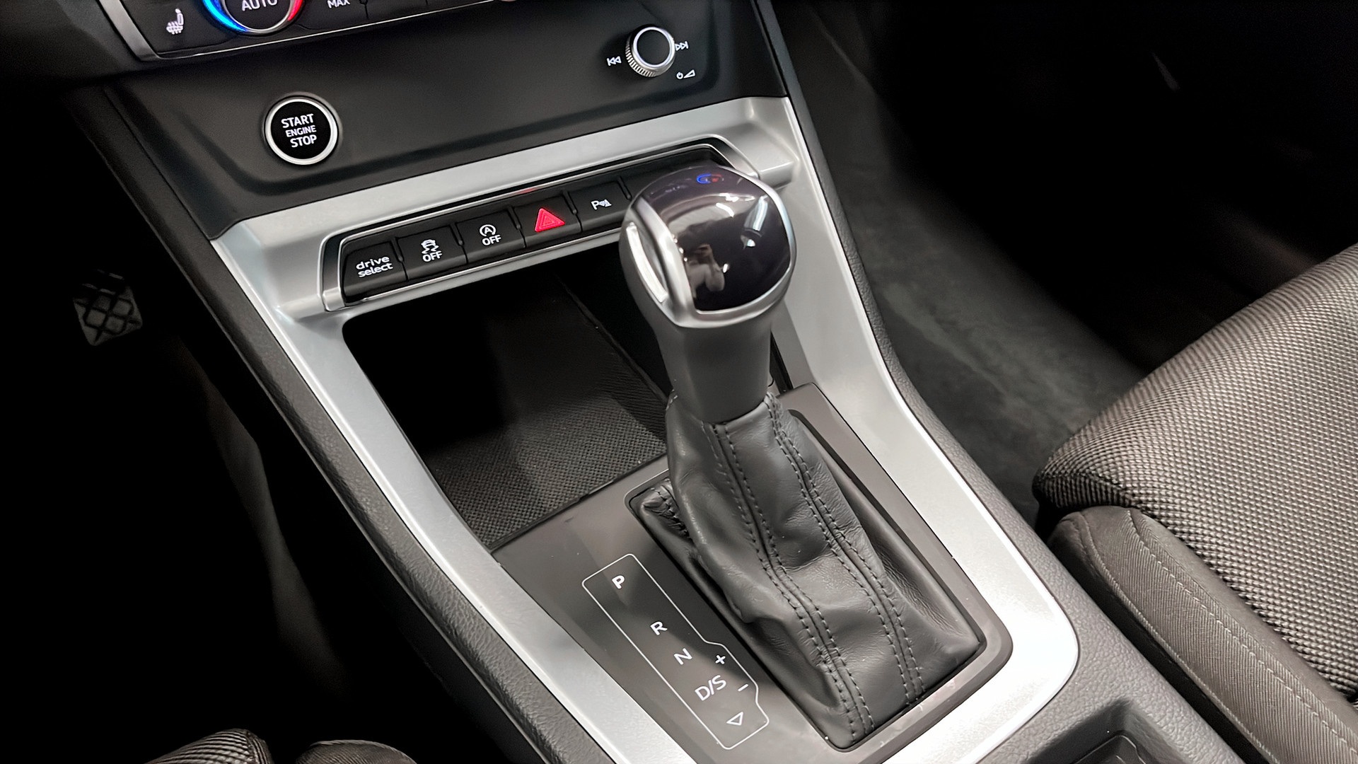 Audi Q3 KHJ80W